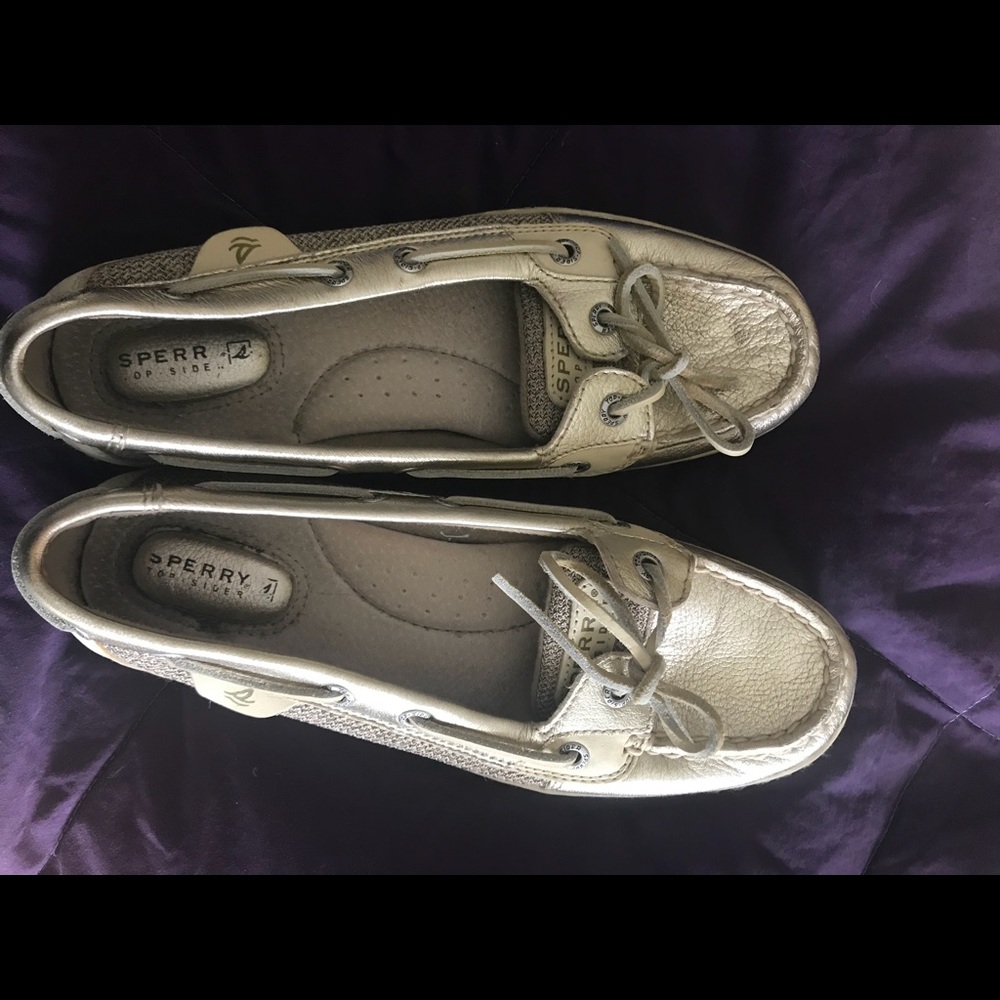 Sperrys barely worn